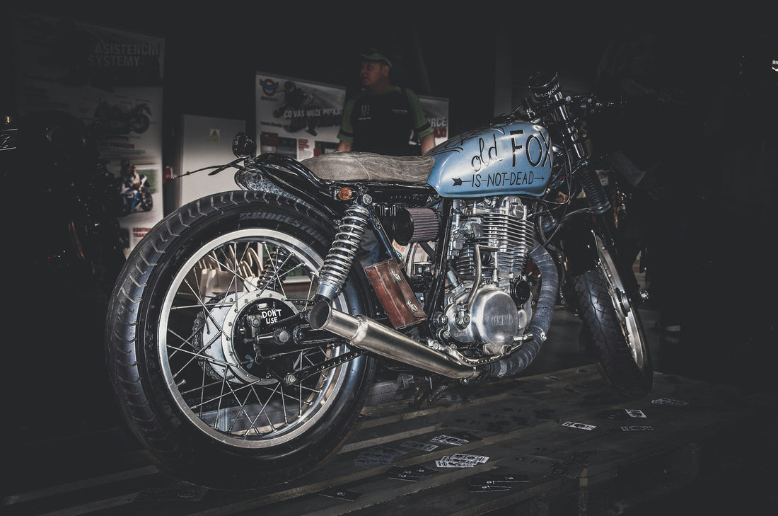 Café Racer vs Bobber vs Tracker: Key Differences Explained – Central ...