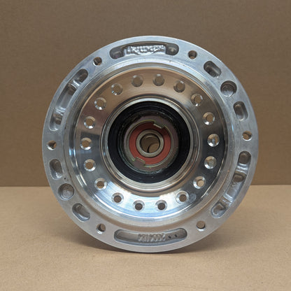 Triumph Front hub Silver